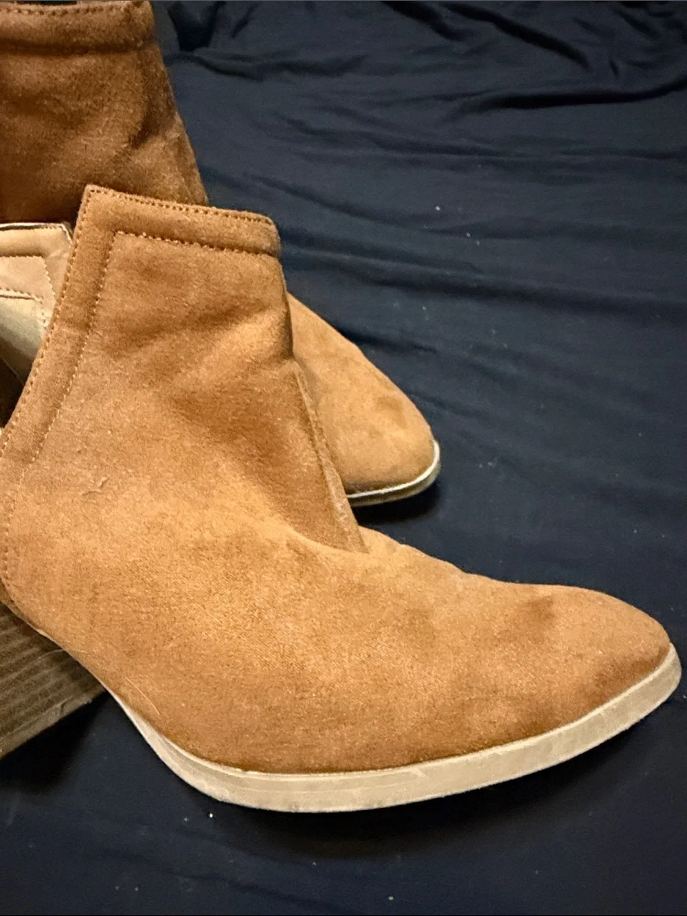 Women's Pointed Toe Suede Ankle Boots - Tan